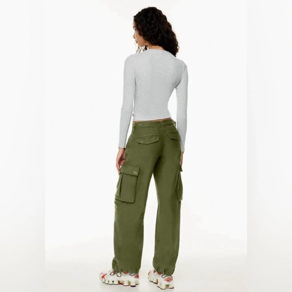 Aritzia TNA Women’s Supply Cargo Pant Size 4 Olive Green spotless new condition